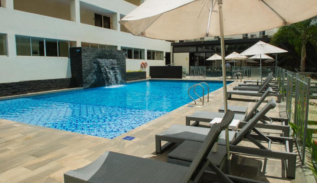 Bazén v ubytování Hotel CasaBlanca Cucuta nebo v jeho okolí