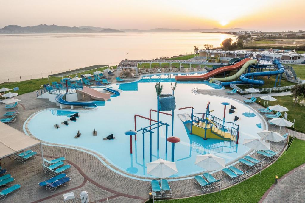 Basen w obiekcie White Olive Marine Aquapark lub w pobliżu