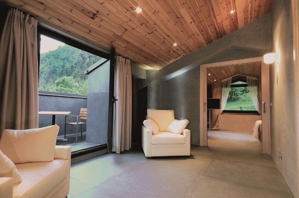 Predel za sedenje v nastanitvi NH Collection Andorra Palomé