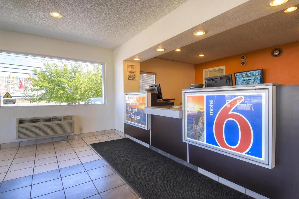 Kuchyň nebo kuchyňský kout v ubytování Motel 6 Las Vegas, NV – I-15 Stadium