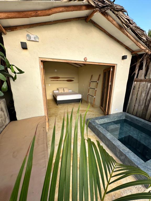 Bazén v ubytování MAKAI BEACH HOSTEL nebo v jeho okolí