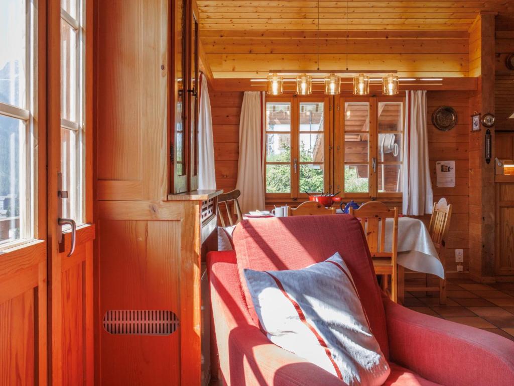 Posezení v ubytování Chalet Les Clarines by Interhome