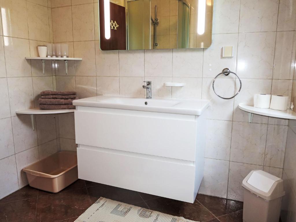 Łazienka w obiekcie Apartment Violetta-2 by Interhome