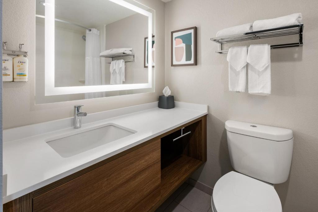 Koupelna v ubytování Holiday Inn & Suites Columbia Northeast by IHG