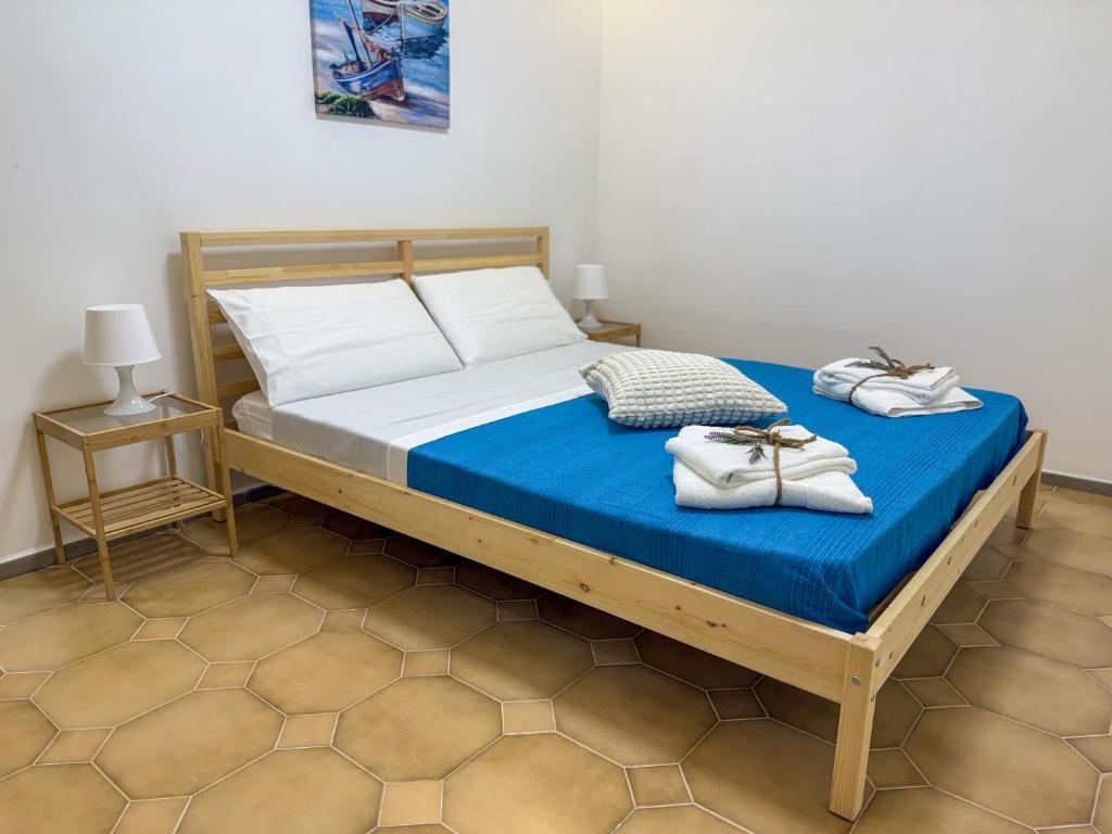 Postel nebo postele na pokoji v ubytování Yurta Glamping San Leone & Casa Vacanza Baia Blu