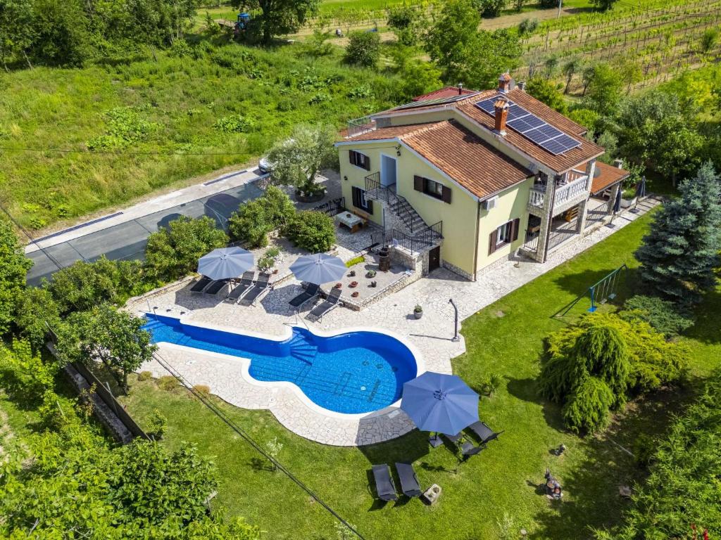 Bazén v ubytování Holiday Home Ve-Ma by Interhome nebo v jeho okolí