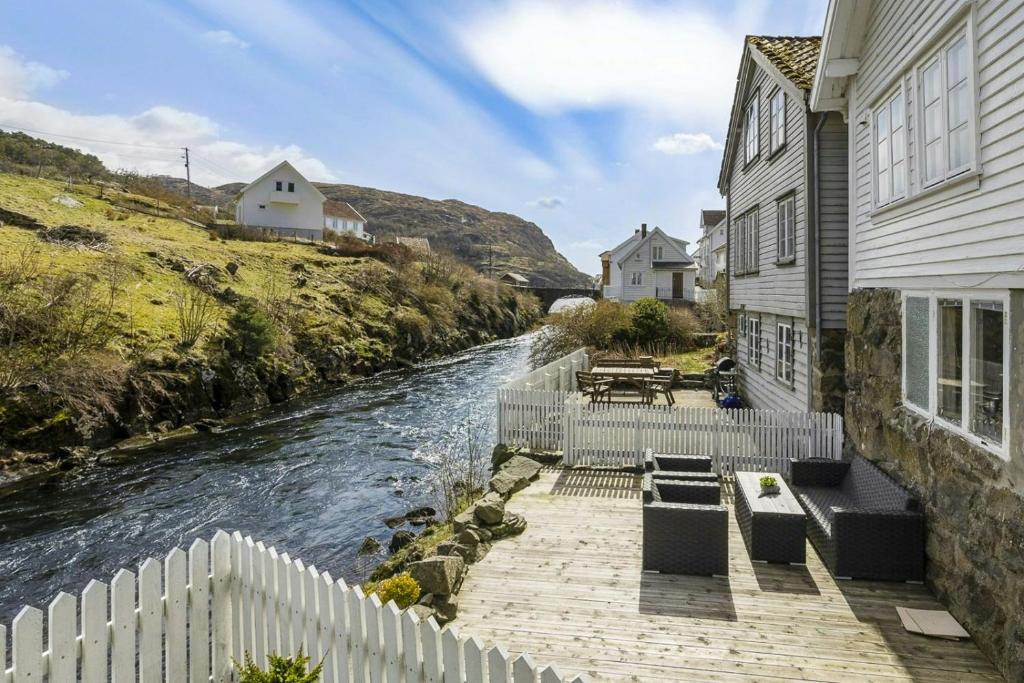 a house with a river next to a house at Traditional House With Personal Decor in Hauge