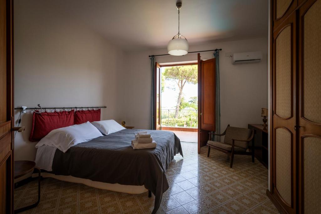 Postel nebo postele na pokoji v ubytování Casa del carrubo