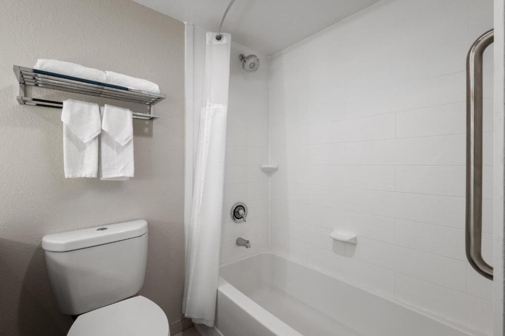 Koupelna v ubytování Holiday Inn & Suites Columbia Northeast by IHG