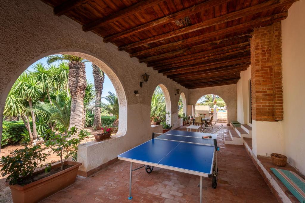 Stolní tenis v ubytování Casa del carrubo nebo okolí