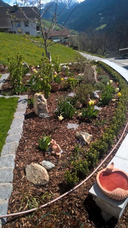 A garden outside Gästehaus Alberta