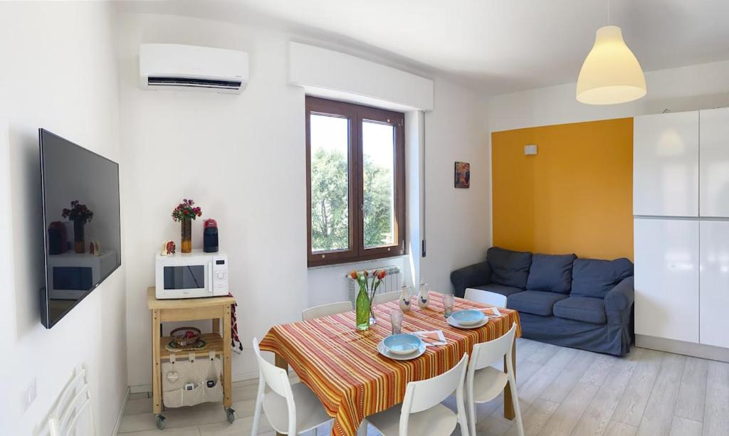 Μια τηλεόραση ή/και κέντρο ψυχαγωγίας στο Birsa's Rooms