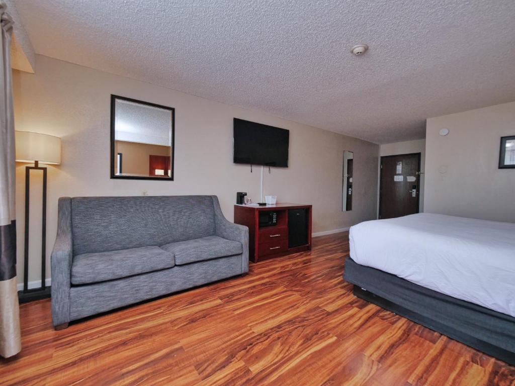 Red Lion Inn & Suites Auburn - Suite Junior