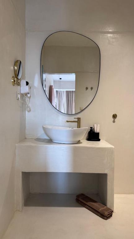 Koupelna v ubytování Eight Dimensions Capari Suites Elafonisos