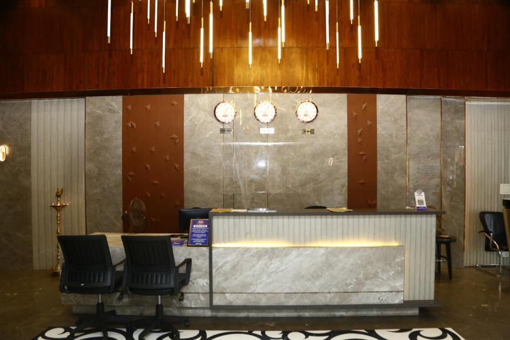 Fotografie z fotogalerie ubytování Blossom Rooms- Beside Sakshi News Channel- 10 Percent off on Restaurant Order v destinaci Hajdarábád