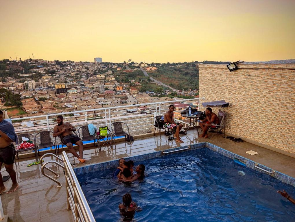 Bazén v ubytování COFE Hotel Groupe nebo v jeho okolí