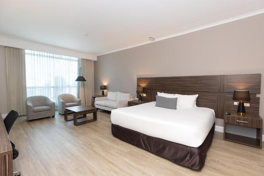 Postel nebo postele na pokoji v ubytování Victoria Hotel and Suites Panama