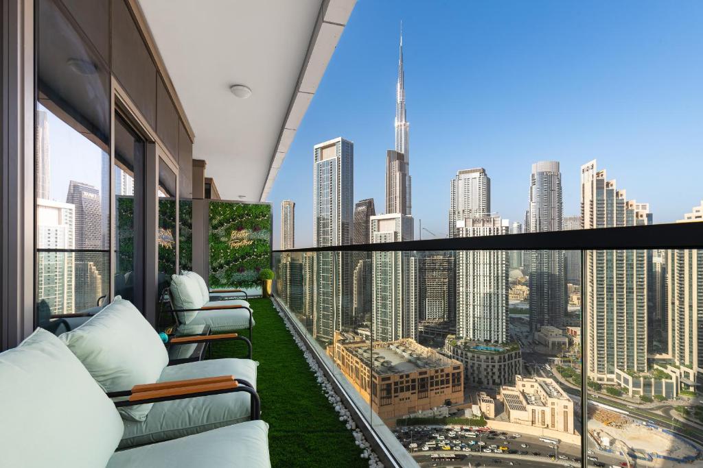 Posezení v ubytování FULL Burj Khalifa view LUX 2Bedroom with Rooftop Pool Central location in Paramount Hotel Midtown