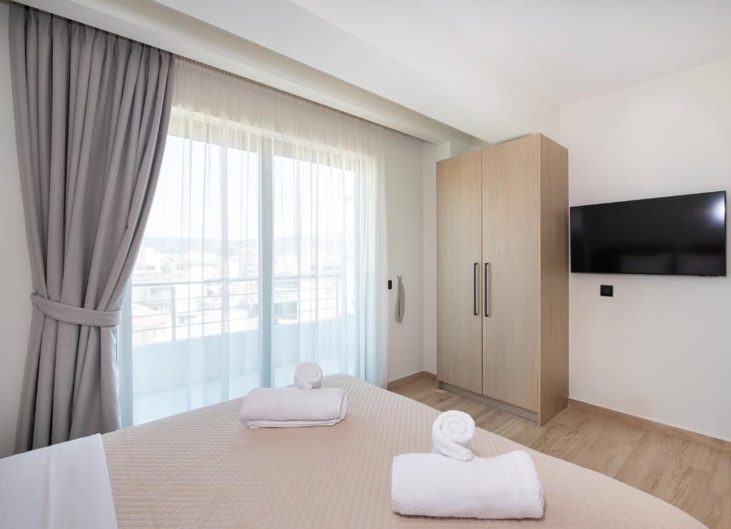 Postel nebo postele na pokoji v ubytování EdgeWater Beach Hotel