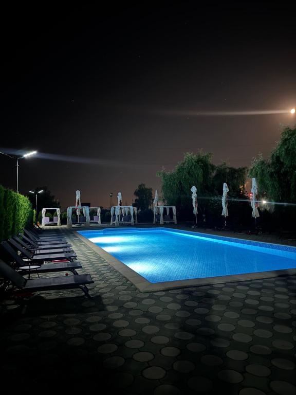 Bazén v ubytování Hotel Daly nebo v jeho okolí