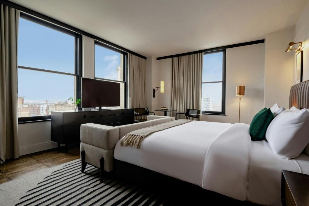 Surety Hotel - 