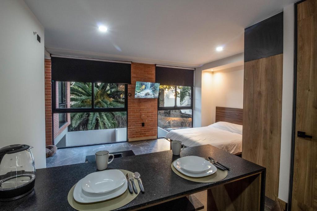 Ένα ή περισσότερα κρεβάτια σε δωμάτιο στο LOFT en Americana Torre con alberca, Gym, Pet fr