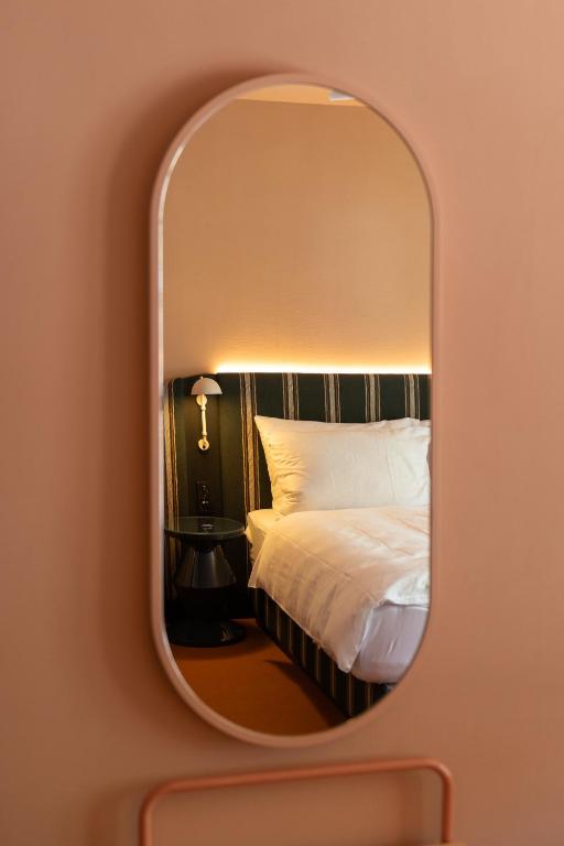 Postel nebo postele na pokoji v ubytování Hotel Engadinerhof Pontresina