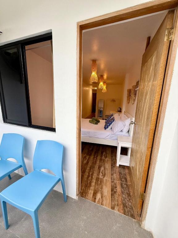 Postel nebo postele na pokoji v ubytování Utopia Port Barton