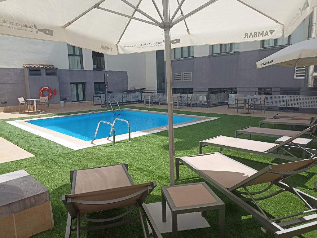 Bazén v ubytování Hotel Pedro I De Aragon 4 Estrellas SUPERIOR nebo v jeho okolí