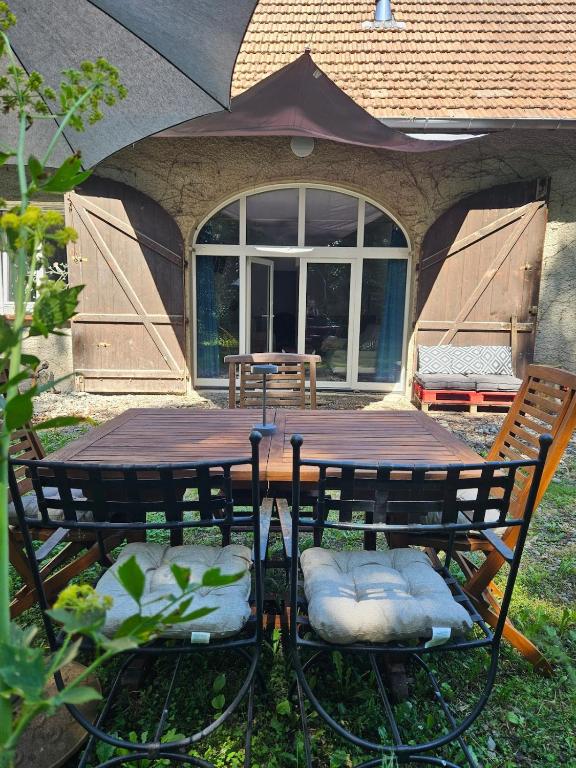 Beautiful apartment with private garden