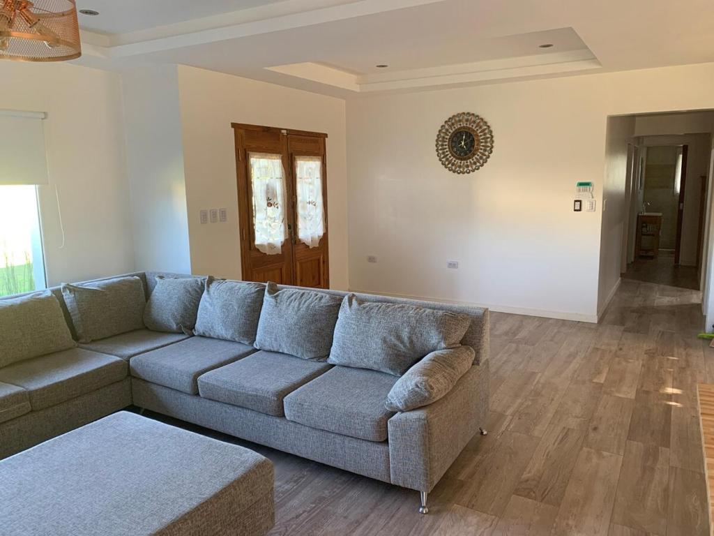 Gambar di galeri bagi Casa con Parque y pileta di Estación Monte
