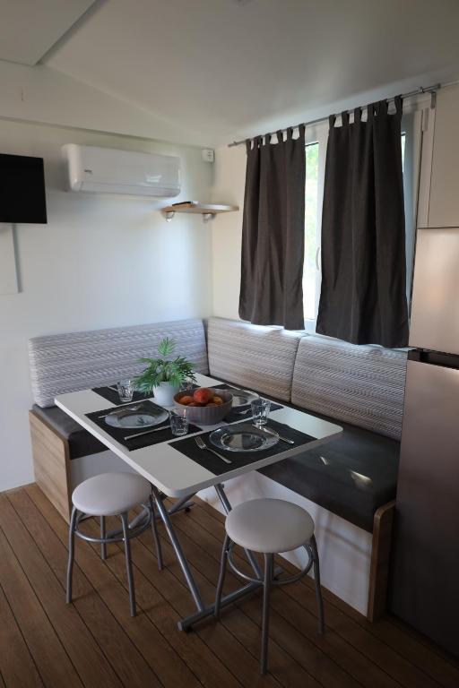 TV a/nebo společenská místnost v ubytování Camping Village Lido di Classe