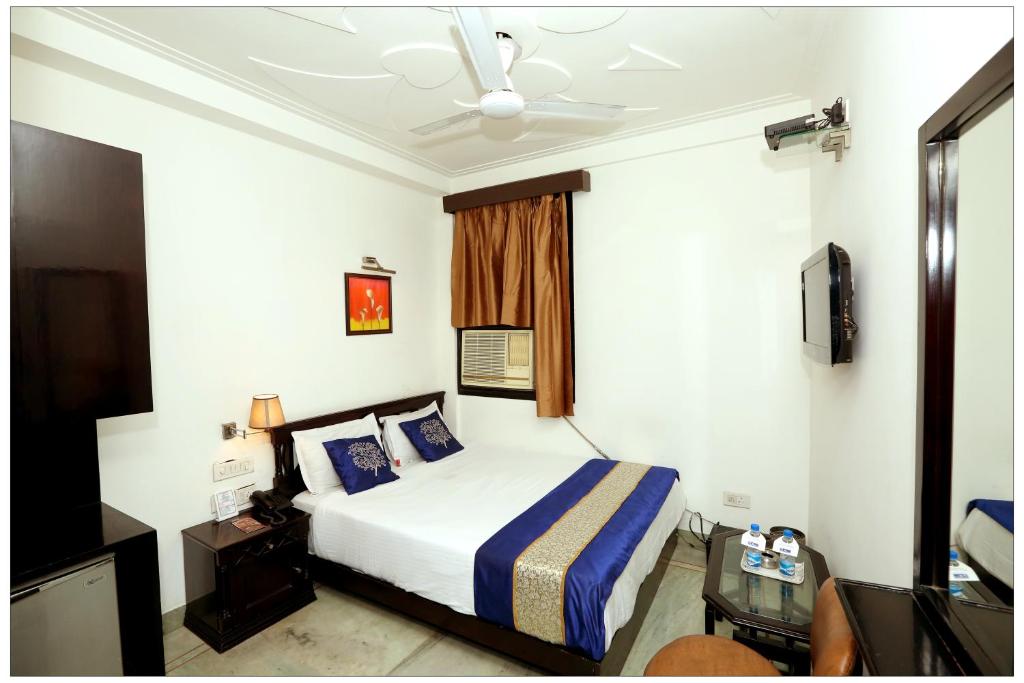 Postel nebo postele na pokoji v ubytování Airport Hotel The R Blues - New Delhi