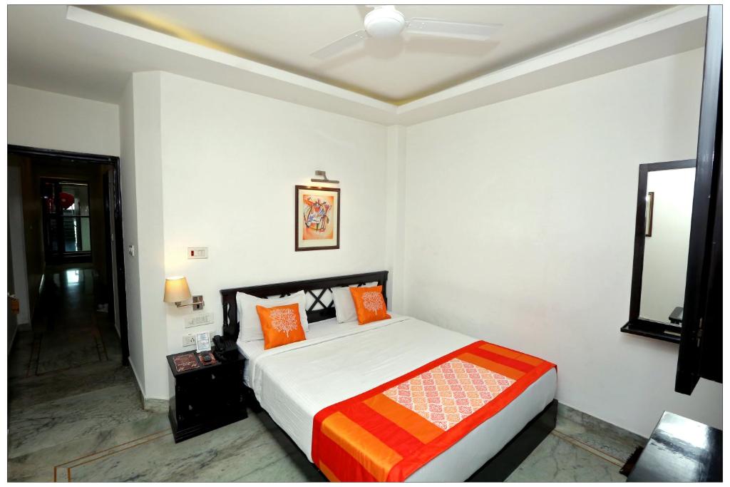 Postel nebo postele na pokoji v ubytování Airport Hotel The R Blues - New Delhi