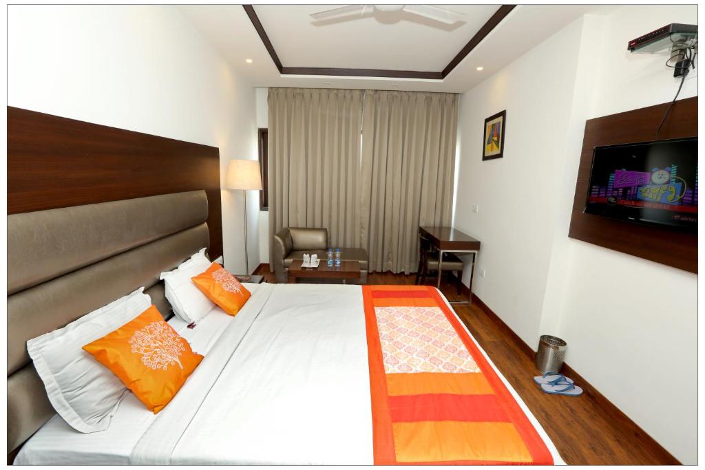 Postel nebo postele na pokoji v ubytování Airport Hotel The R Blues - New Delhi