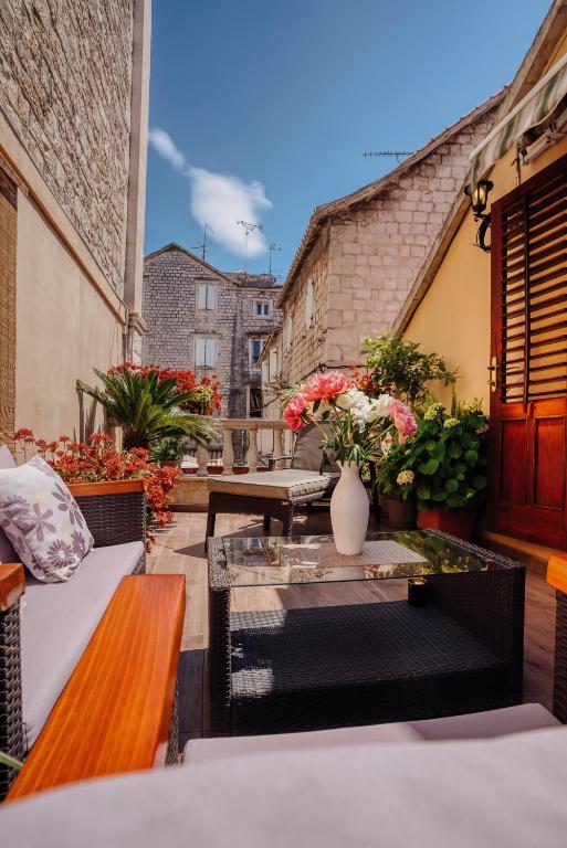 Balkón alebo terasa v ubytovaní Old town Villa TROGIR STARS with free parking