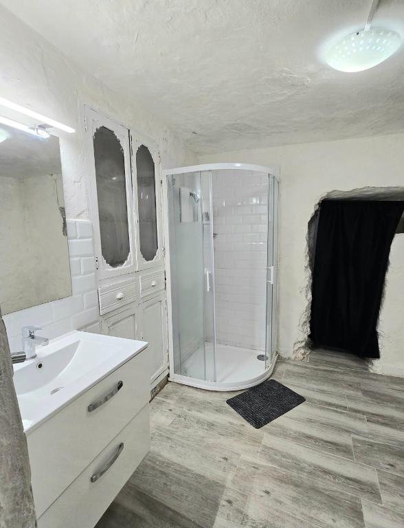 a bathroom with a shower and a sink at Casa Cueva Puerta Verde in Paterna