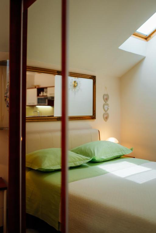 Posteľ alebo postele v izbe v ubytovaní Old town Villa TROGIR STARS with free parking
