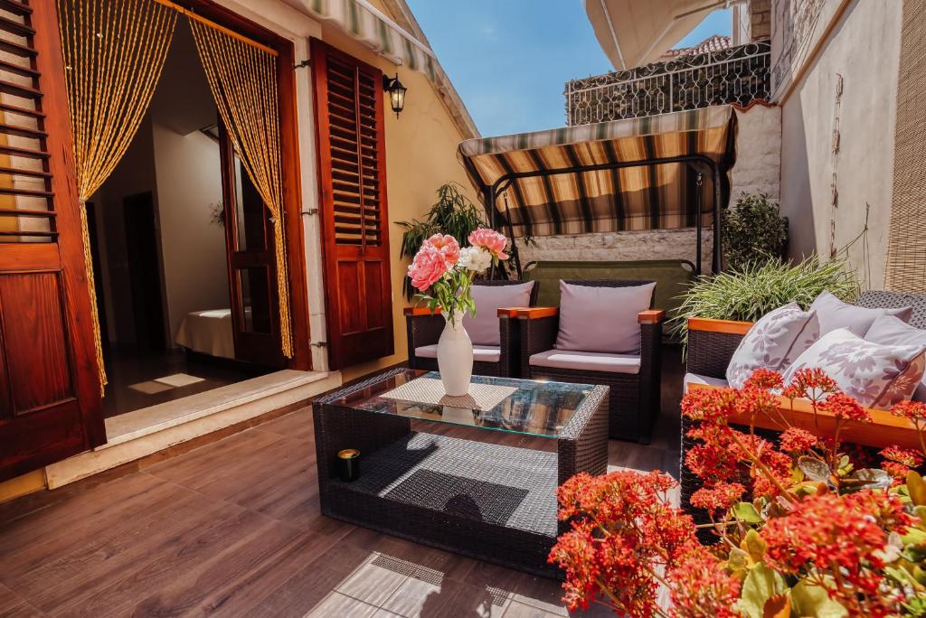 Balkón alebo terasa v ubytovaní Old town Villa TROGIR STARS with free parking