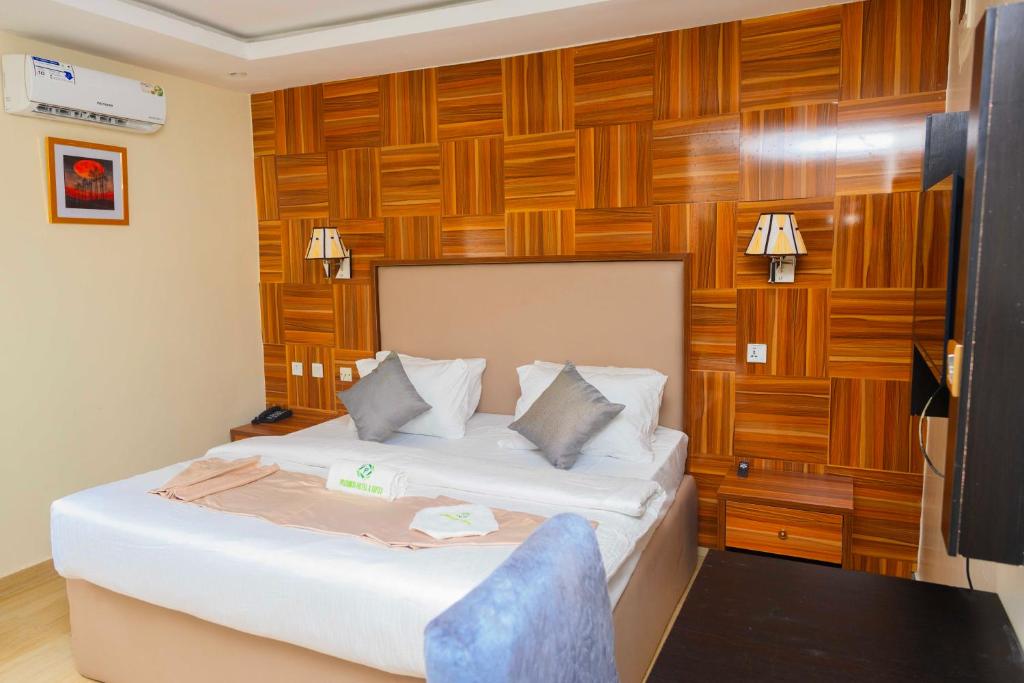 Voodi või voodid majutusasutuse Proximus Hotel and Suites toas