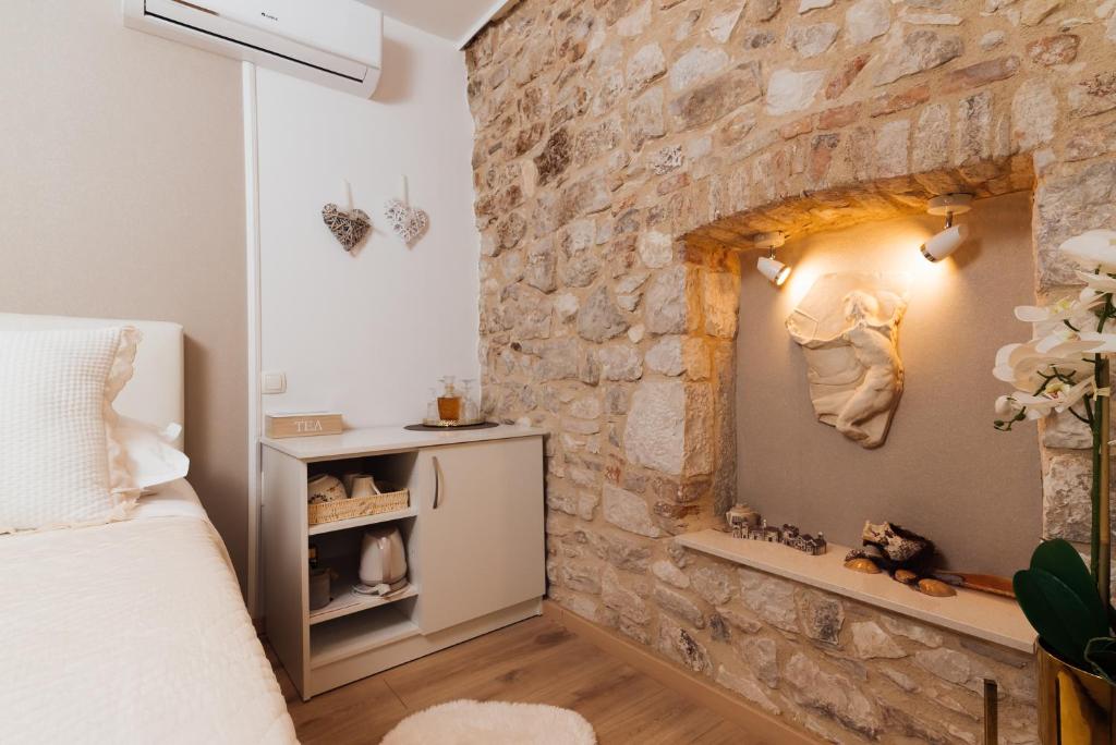 Posteľ alebo postele v izbe v ubytovaní Old town Villa TROGIR STARS with free parking