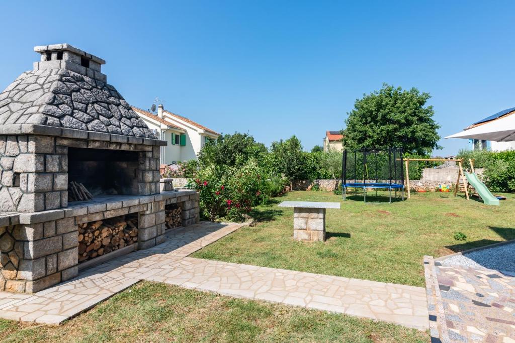 Zahrada ubytování Mitros Apartment