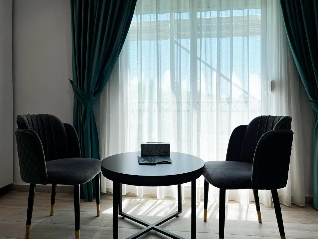 Posezení v ubytování Jata Crown Hotel