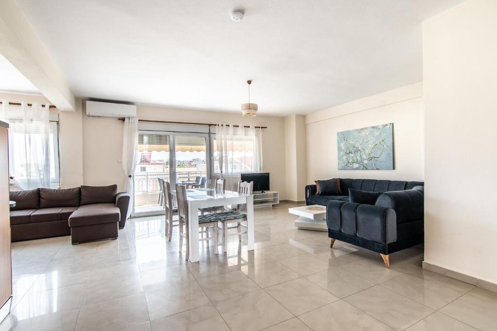 Χώρος καθιστικού στο 3 Bedroom Apartment, Easy Parking