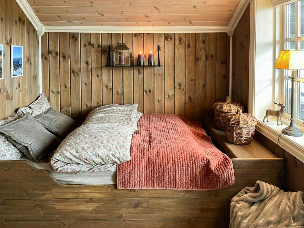 Ένα ή περισσότερα κρεβάτια σε δωμάτιο στο Cabin With Ski Inski Out In Rauland