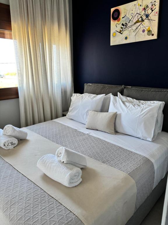 Ένα ή περισσότερα κρεβάτια σε δωμάτιο στο Artemis Home