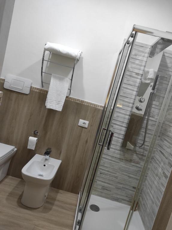 Łazienka w obiekcie HOME DOLCE LUNA
