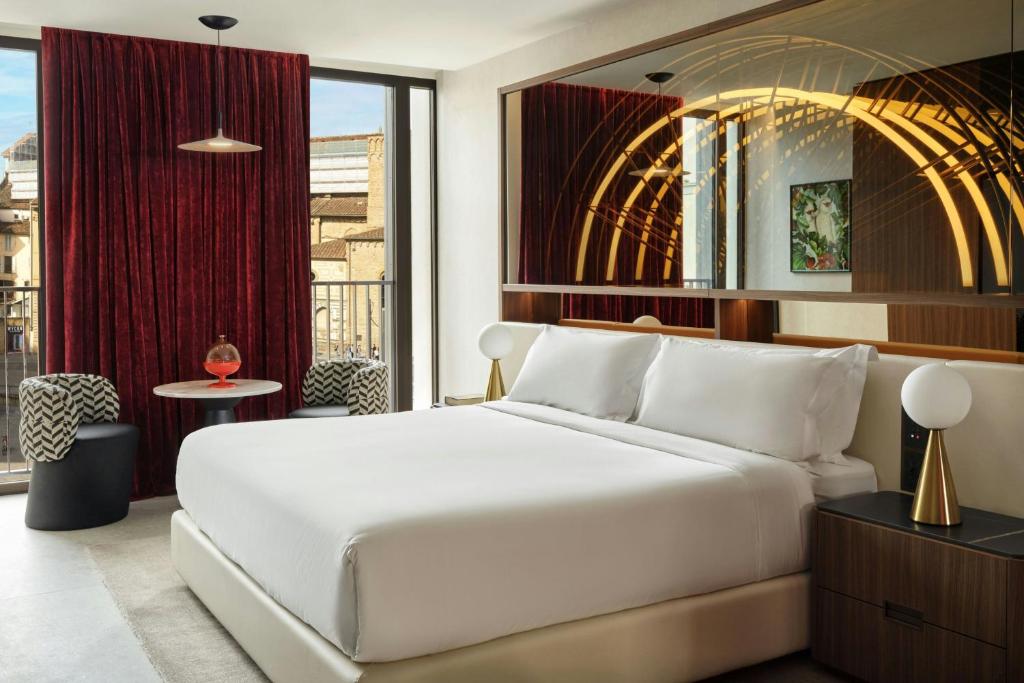 W Florence - Resim 2