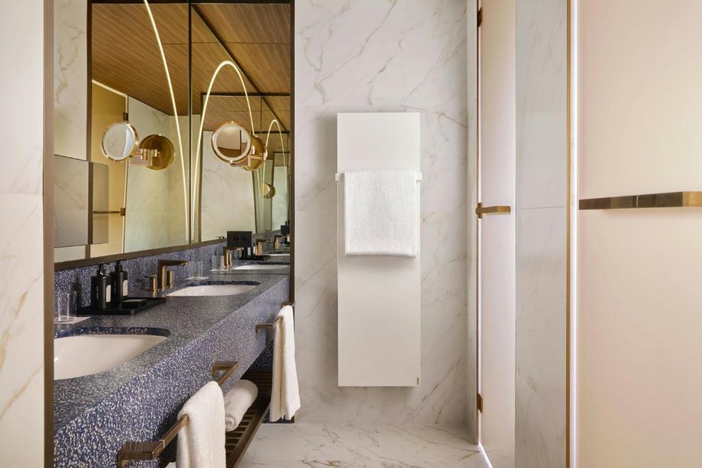 W Florence - Resim 7