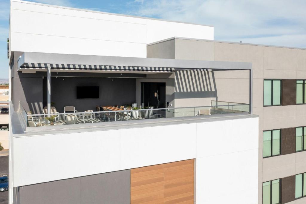 Ein Balkon oder eine Terrasse in der Unterkunft Element Las Vegas Airport